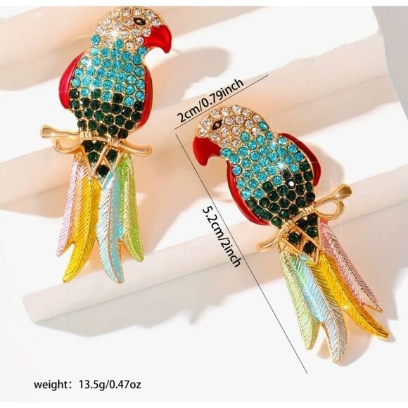 🦜 NEW Betsey Johnson colorful& sparkling parrot earrings 🦜 - Picture 3 of 3